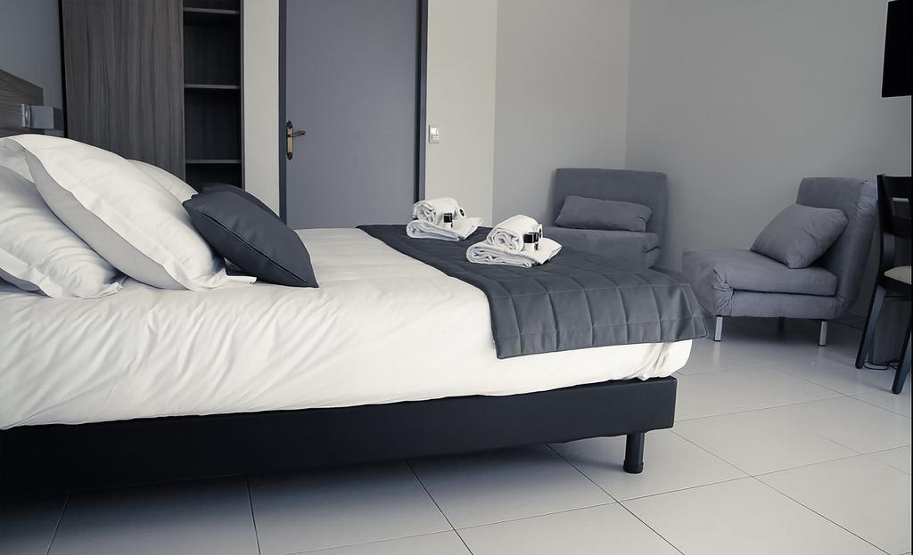 Hotel Le Cay Roquebrune-sur Argens Zimmer foto